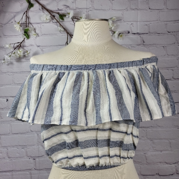 A'GACI OFF SHOULDERS RUFFLE CROPPED TOP sz M(+390) - Picture 10 of 14